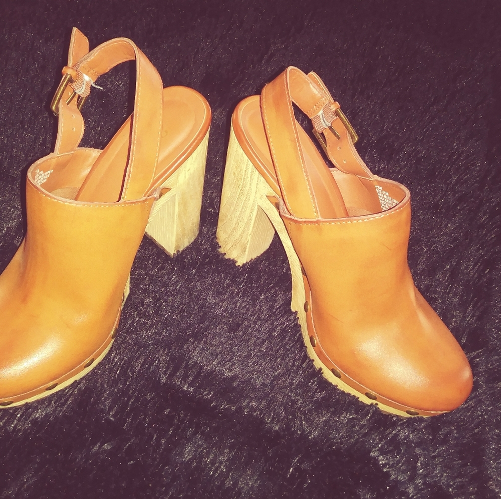 ANA ROWAN COGNAC CLOGS